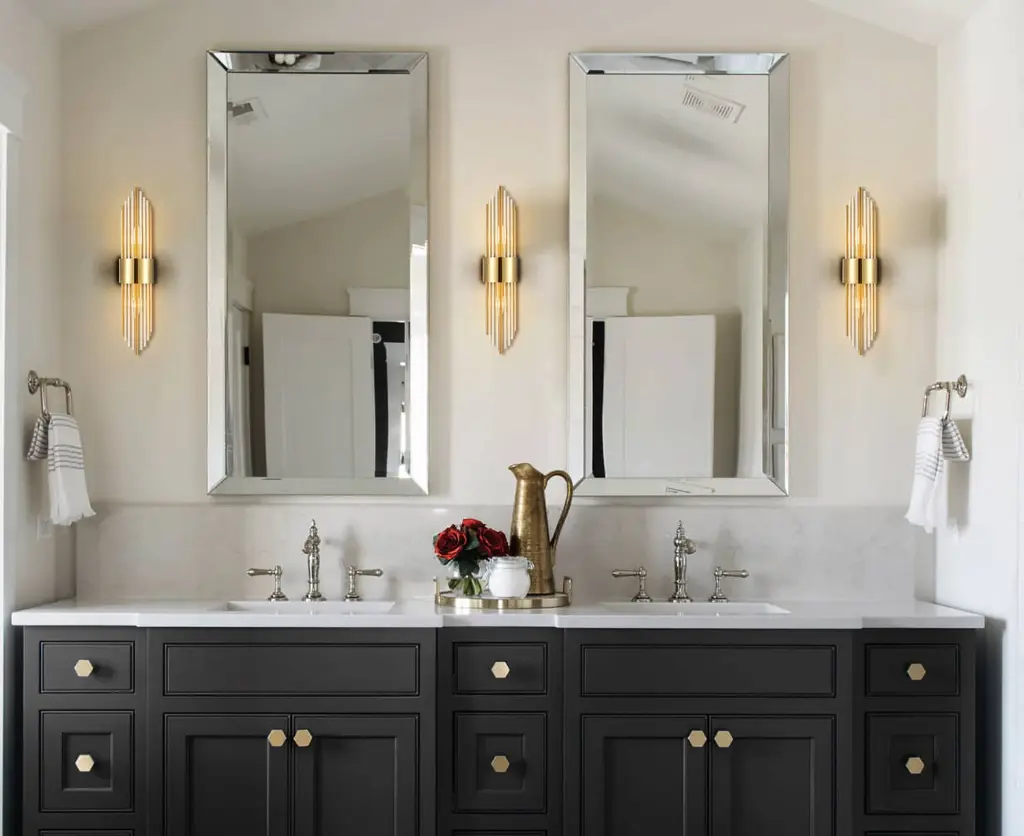 Modern-Gold-Metal-Wall-Sconce-with-Crystal-Clear-Glass-Rods-for-Bathroom-Set-of-2-4.webp